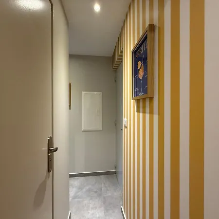 Cosy Avec Balcon, 1 A Maxime Апартаменти *