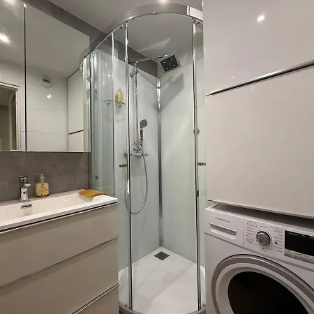 Apartment Cosy Avec Balcon, 1 A Maxime *