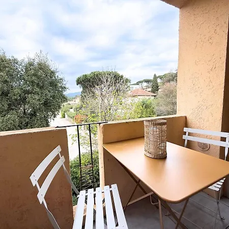 Апартаменти Cosy Avec Balcon, 1 A Maxime *