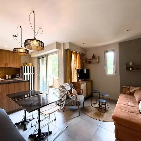Cosy Avec Balcon, 1 A Maxime Апартаменти Сент-Максім