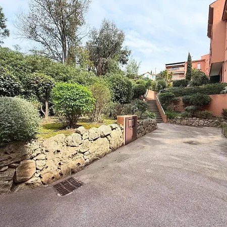 Cosy Avec Balcon, 1 A Maxime Apartment *