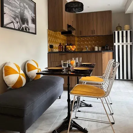 Cosy Avec Balcon, 1 A Maxime Апартаменти *