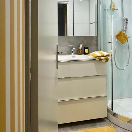 Apartment Cosy Avec Balcon, 1 A Maxime *