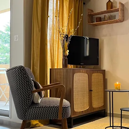 Apartment Cosy Avec Balcon, 1 A Maxime