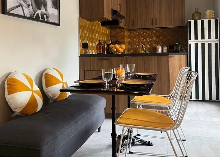 Cosy Avec Balcon, 1 A Maxime Apartman *